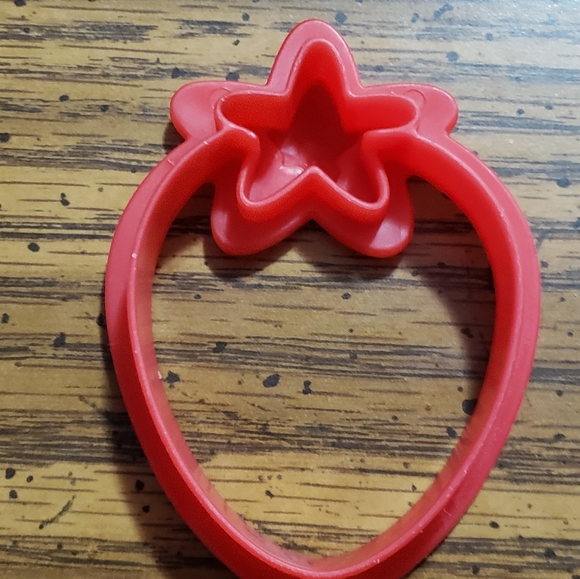Vintage 2010 McDonald Strawberry Shortcake Cookie Cutter - Picture 4 of 4